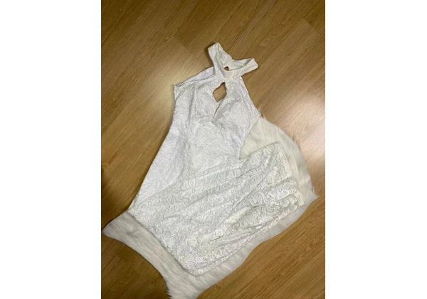 Vestido longo branco de renda