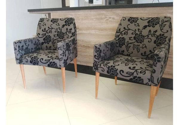 Par de poltronas decorativas