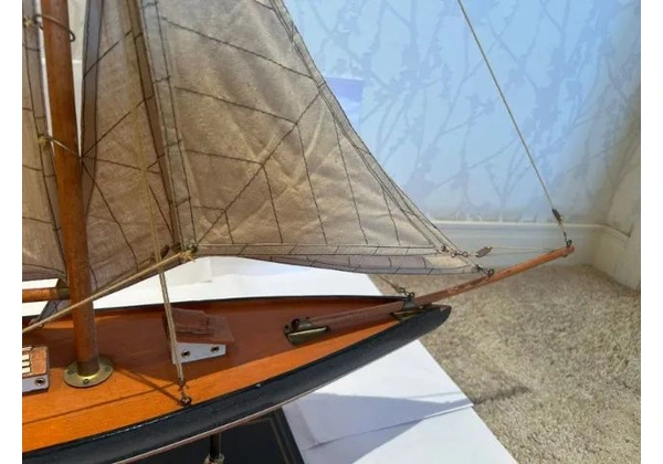 Lindo Barco em madeira com 95, 00 cm de comprimento por 82, 00 de altura