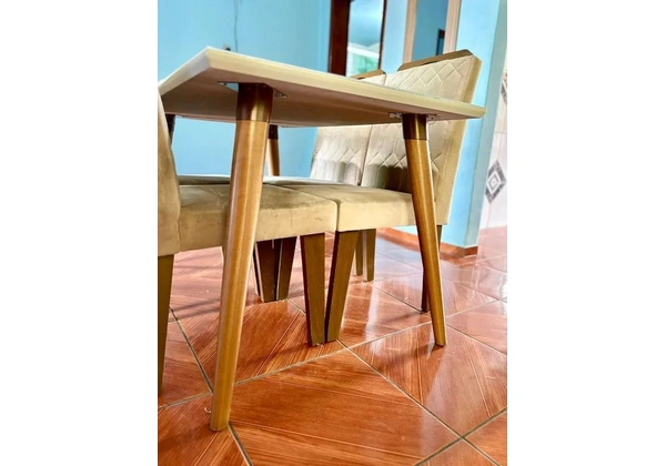 Mesa 4 lugares c/ tampão de vidro