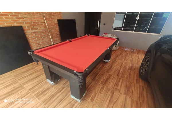 Vendo mesa de sinuca praticamente sem uso, mesa está muito nova