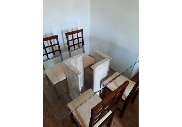 Mesa de Jantar de Vidro - Base de Mármore com 4 Cadeiras