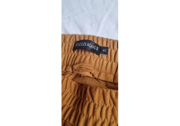 Calça nunca usada le lis blanc, 40, botões personalizados