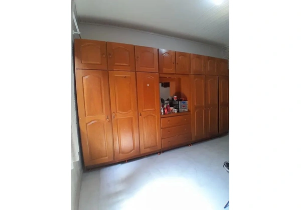 Guarda roupa madeira, super grande 14 portas 3 gavetas espelho e rodas
