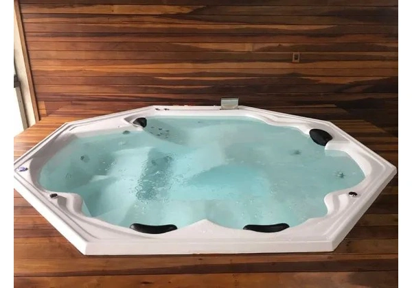 Lindo Spa de 7 lugares já incluso instalação