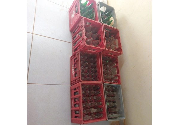 Vende se engradado de coca