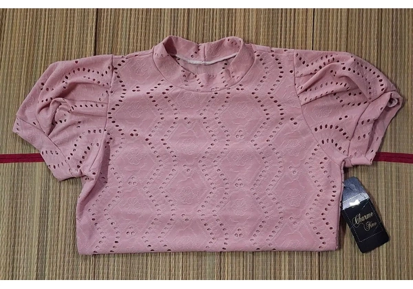 Blusa feminina rosa com renda