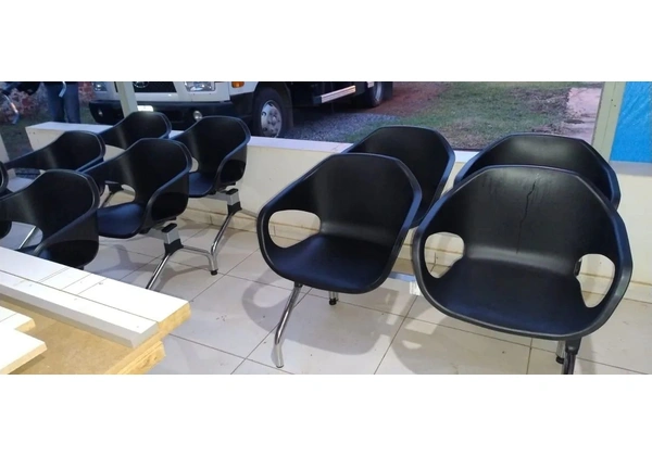 Cadeiras Longarinas semi-novas com 2 e 3 lugares
