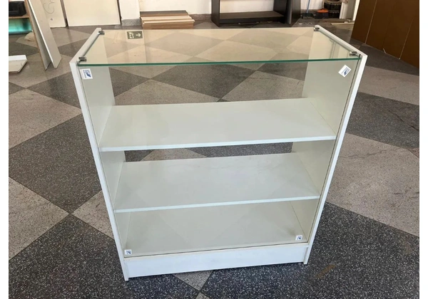 BALCÃO VITRINE COM VIDRO SUPERIOR