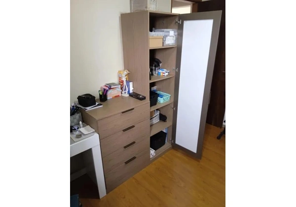 Armário alto c/ 4 gavetas e 1 porta em MDF / Vidro Marrom 180 cm x 114 cm x 48 cm