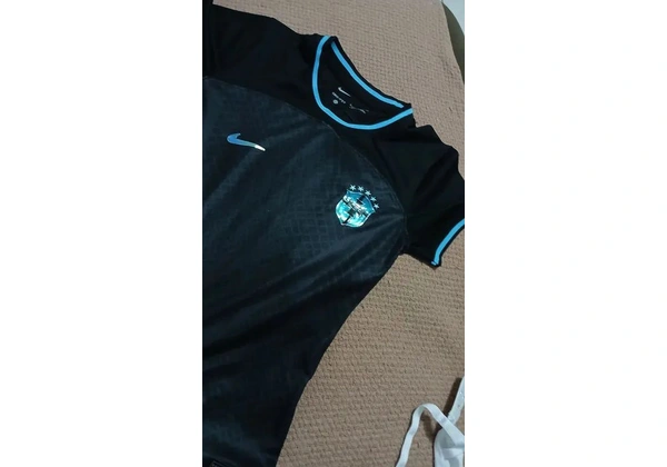 Camisa de Futebol Brasil - Nike - baby look Tamanho p - Nova