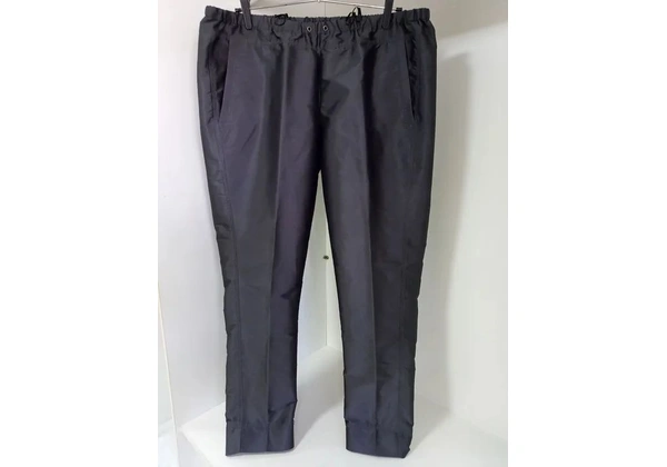 Calça corta vento Marca Annexe tamanho 46