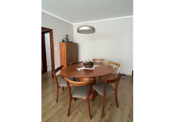 Mesa de Jantar Orgânica em Madeira