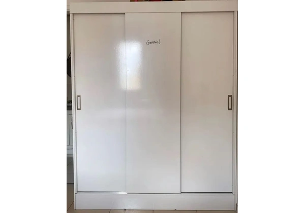 Guarda roupa 3 Portas 2 Gavetas