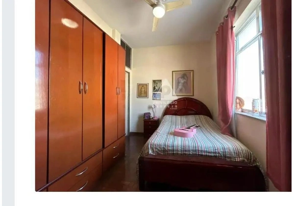 Cama casal em madeira