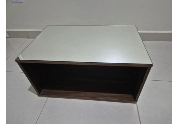 Mesa de centro em MDF com espelho em cima