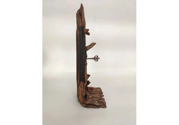 A chave Escultura enigmática feita com material sustentável