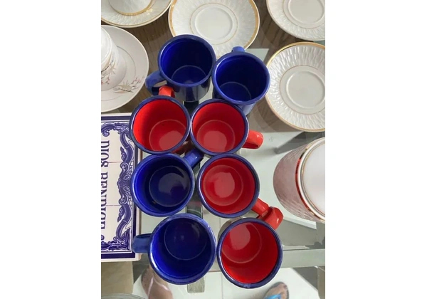 Lotes de xícaras, pires, artigos de decoração etc variados