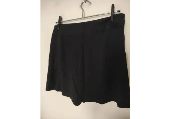 MOB SHORTS SAIA TAM 38 ( veste até Tam 42) 45, 00<br>Altura 40cm<br>Cintura 41cm<br>Preto