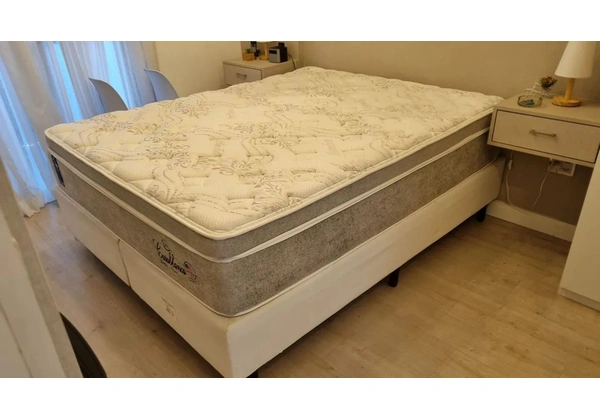 Cama Box Queen com Colchão