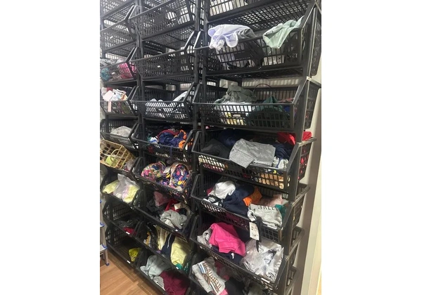 Fundo de loja Roupas infantis - Várias peças novas!