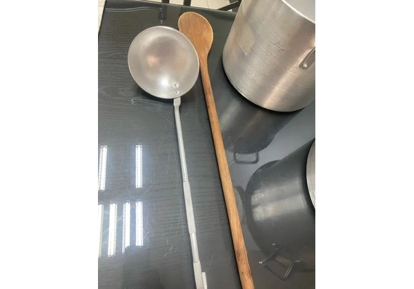 Lote de Utensílios de Cozinha - Caldeirões + Concha + Colher de Pau