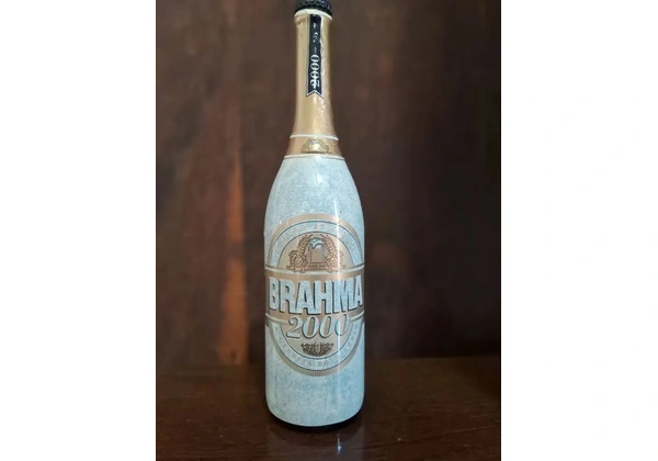Antiguidade / Cerveja Brahma 600 ml edição especial 2000.