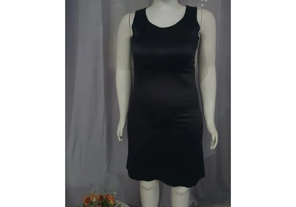 Vestido tubinho preto impecável