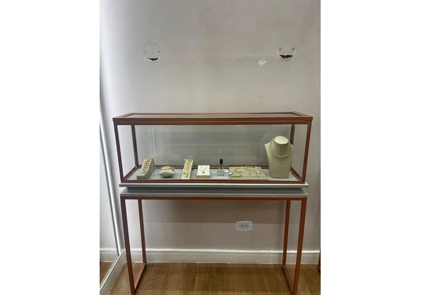 Vitrine para loja de Metalon