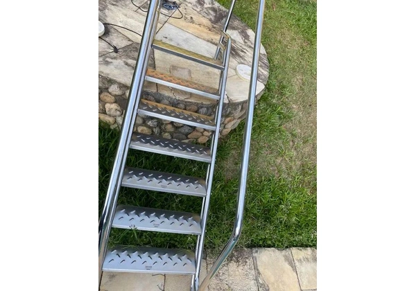 Escada Fisioterápica Inox - Para Gestantes Idosos Pessoas Pesadas para piscina