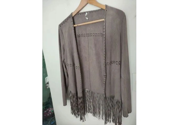 MARFINO ( SEM USO) KIMONO SUEDE TAM M (até Tam 46) 80, 00<br>Altura 62cm +20cm franja<br>