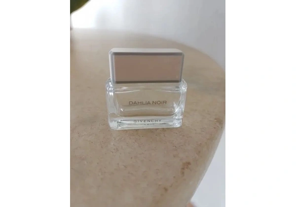 Miniatura perfume vazia Dahlia Noir EDT