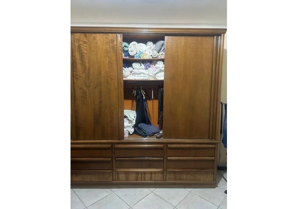 Guardar Roupas de madeira