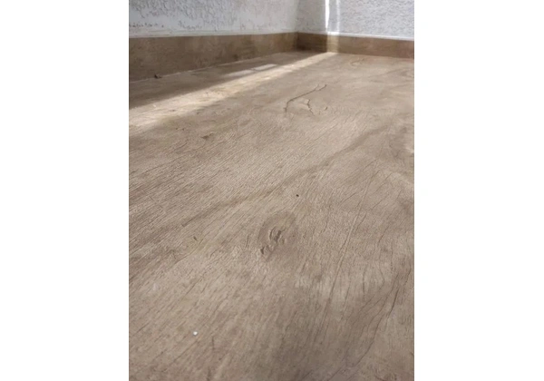 Adesivo vinil madeirado para chão