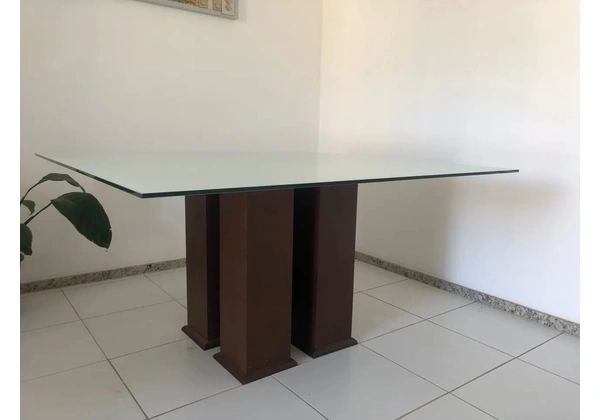 Mesa de jantar seminova.