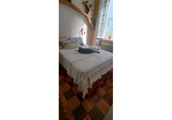 Cama casal com gavetas