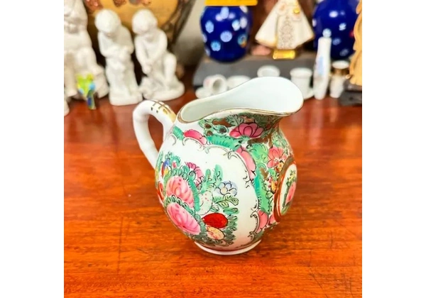 Cremeira em antiga porcelana oriental