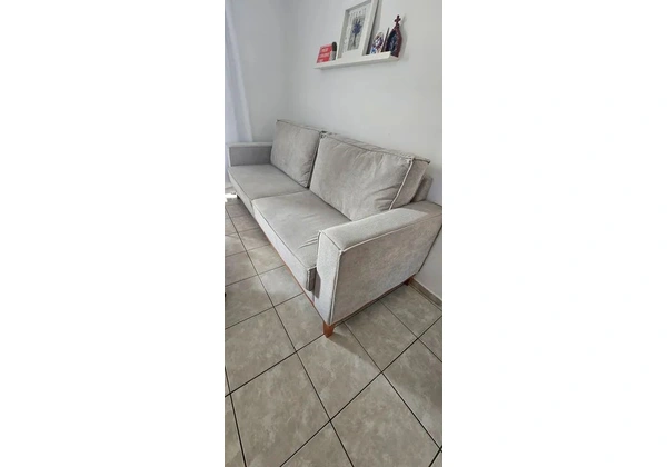 Vendo Sofá 3 lugares cinza claro