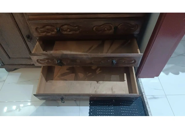 Cômoda sucupira