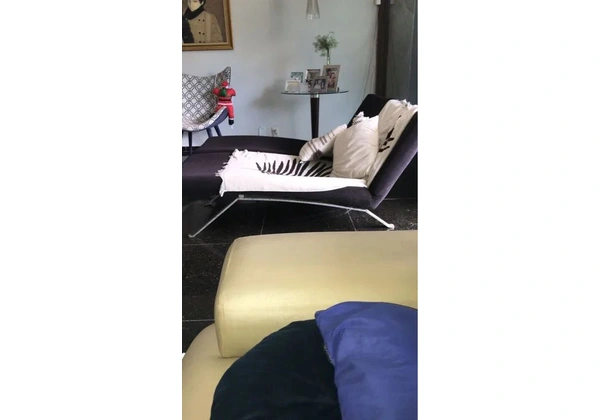 Cadeira Chaise lounge pretas em perfeito estado
