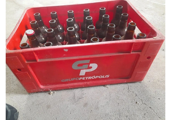 Engradado com 23 garrafinhas (300ml)