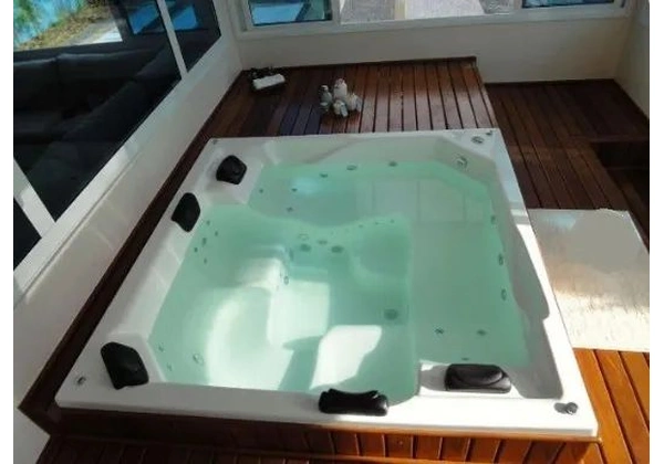 Spa Jacuzzi 5 lugares Novo com Garantia (aceitamos troca)