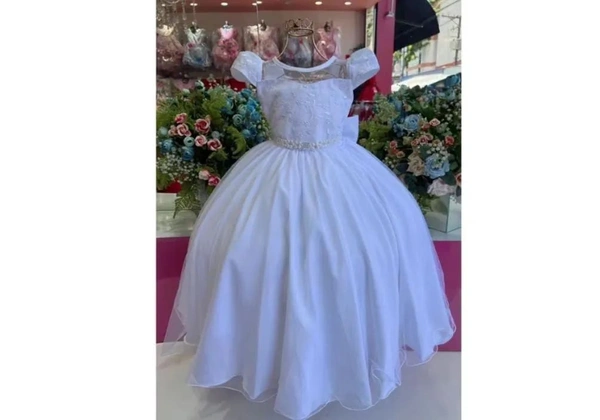Vestido de daminha luxuoso.