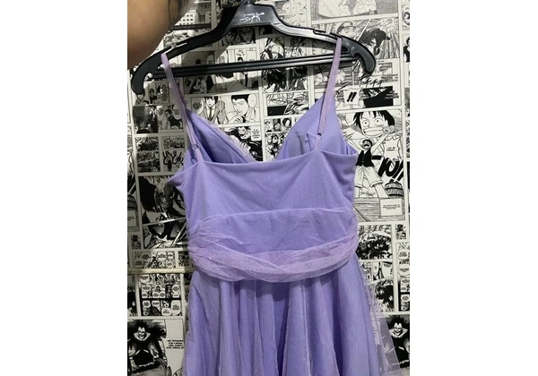Vestido roxo curto de festa