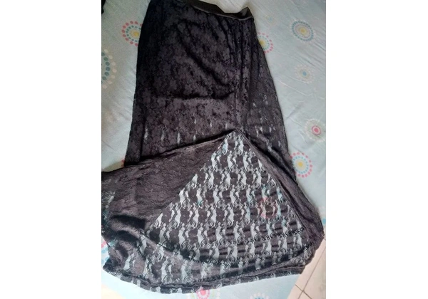 02 Saias Feminina renda preta com forro