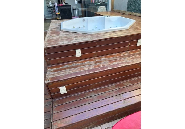 Jacuzzi Área Externa completa com Deck