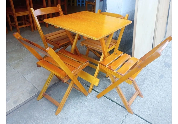 Mesa dobrável 70x70 com 4 cadeiras
