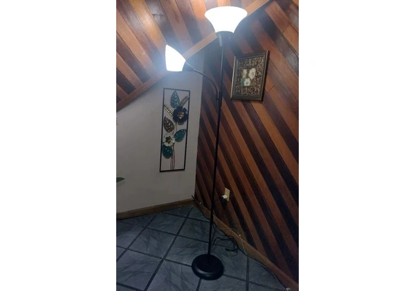 LUMINÁRIA DE CHÃO LACTOR