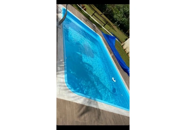 Piscina de fibra de vidro instalada 5 metros