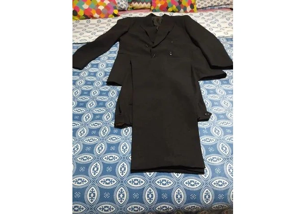 Dois Ternos número 52 preto e marrom forrados